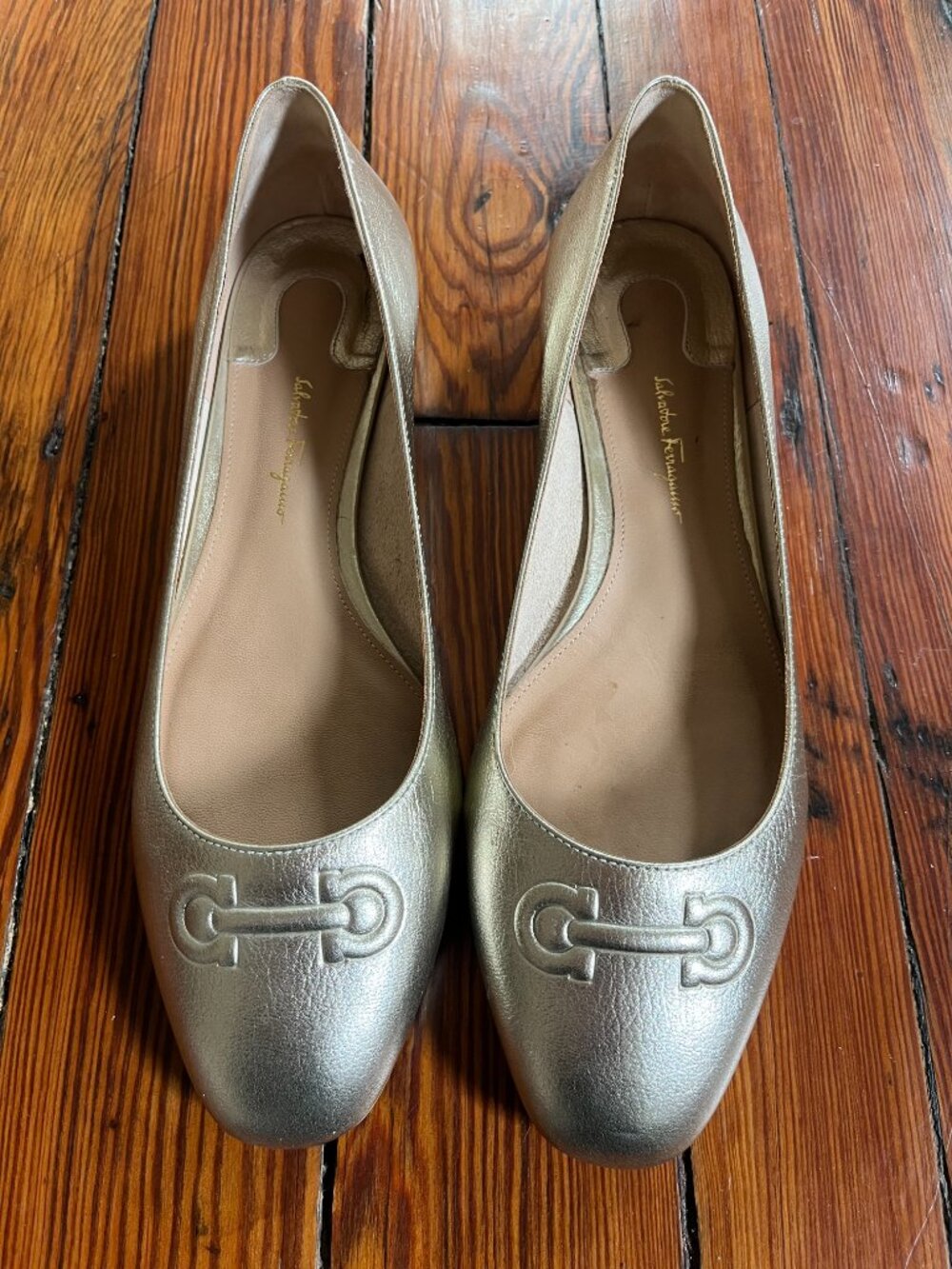 Salvatore Ferragamo Gold Leather Gancini Ballet Flats – EUC